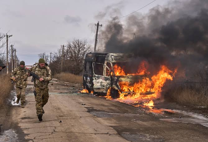 Ukrainian drone attacks civilian car on Russian highway (VIDEO) – official